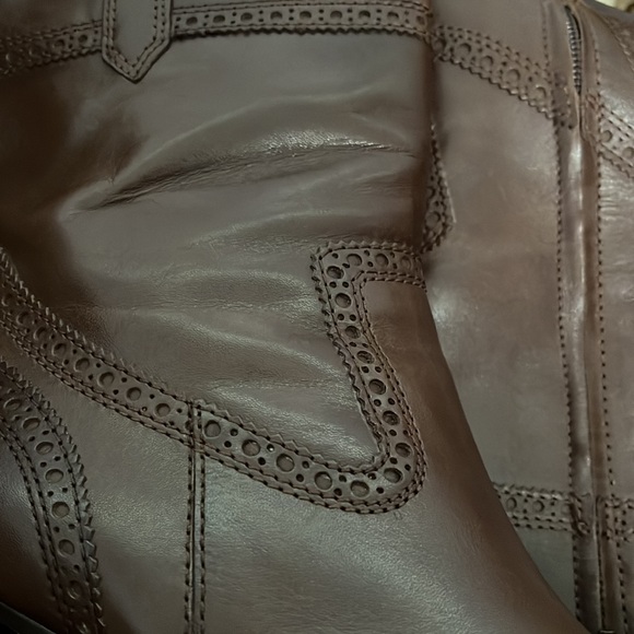 Eddie Bauer Women’s Chunky Heel Leather Boots - Picture 9 of 10